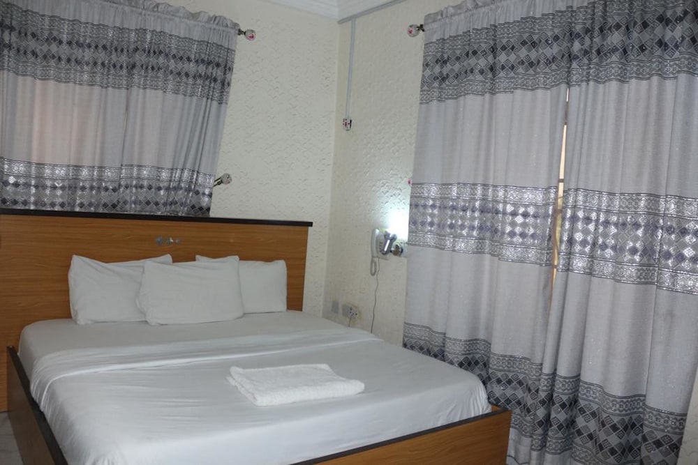 Grand Decent Hotel And Suites 5/14