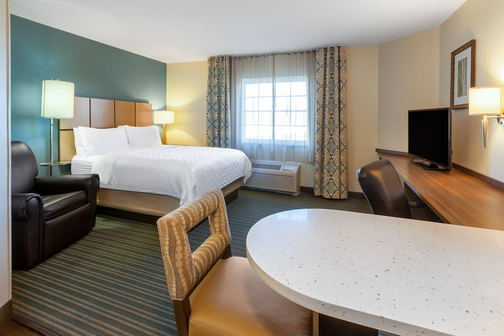 Candlewood Suites West Springfield 20/58