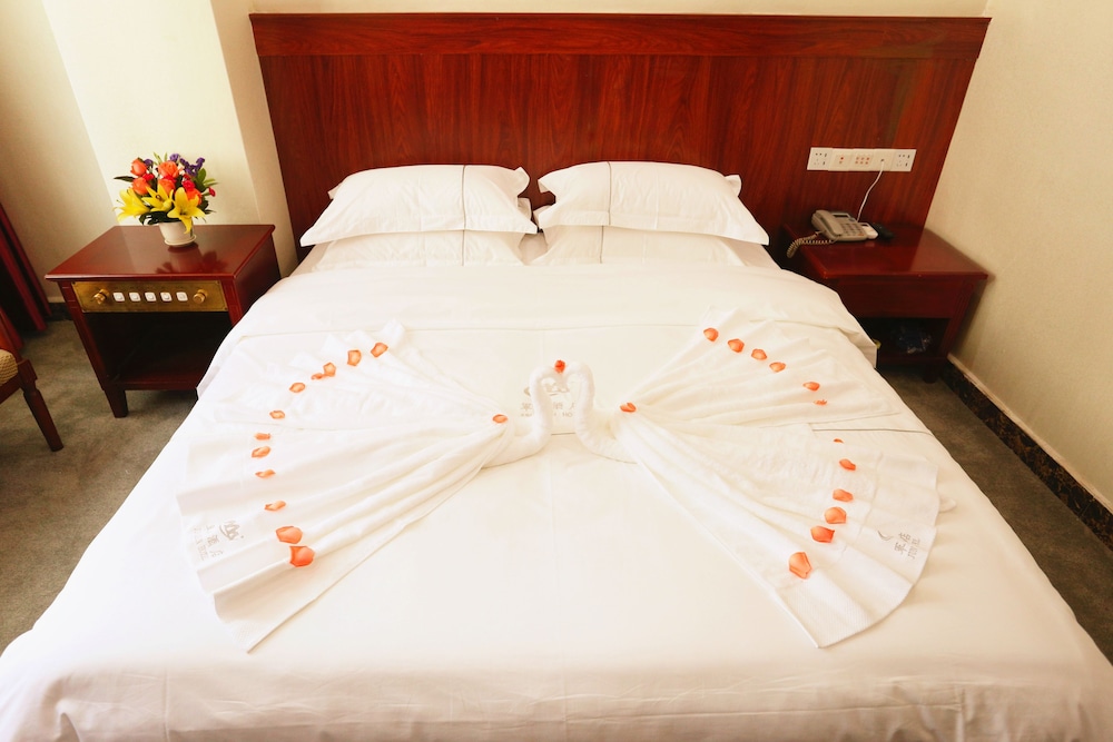Junshan Hotel 39/75