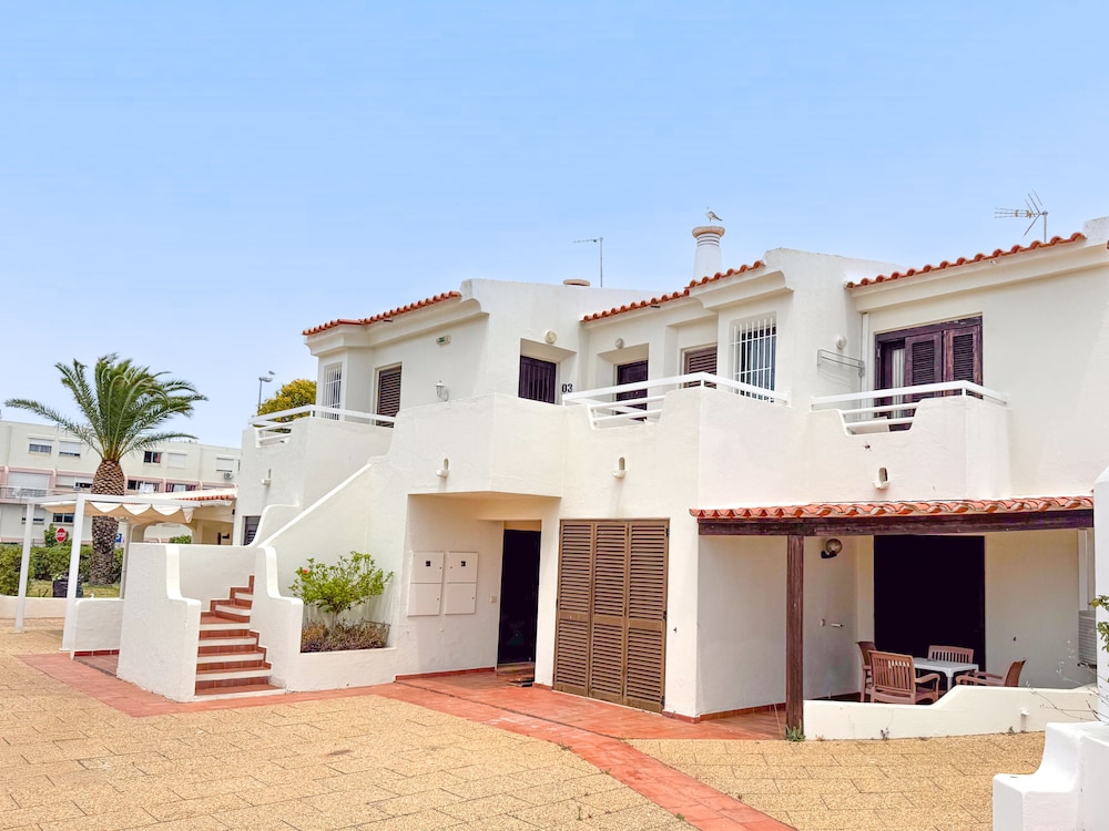 Aura Village - City Beach Apartments 2/31