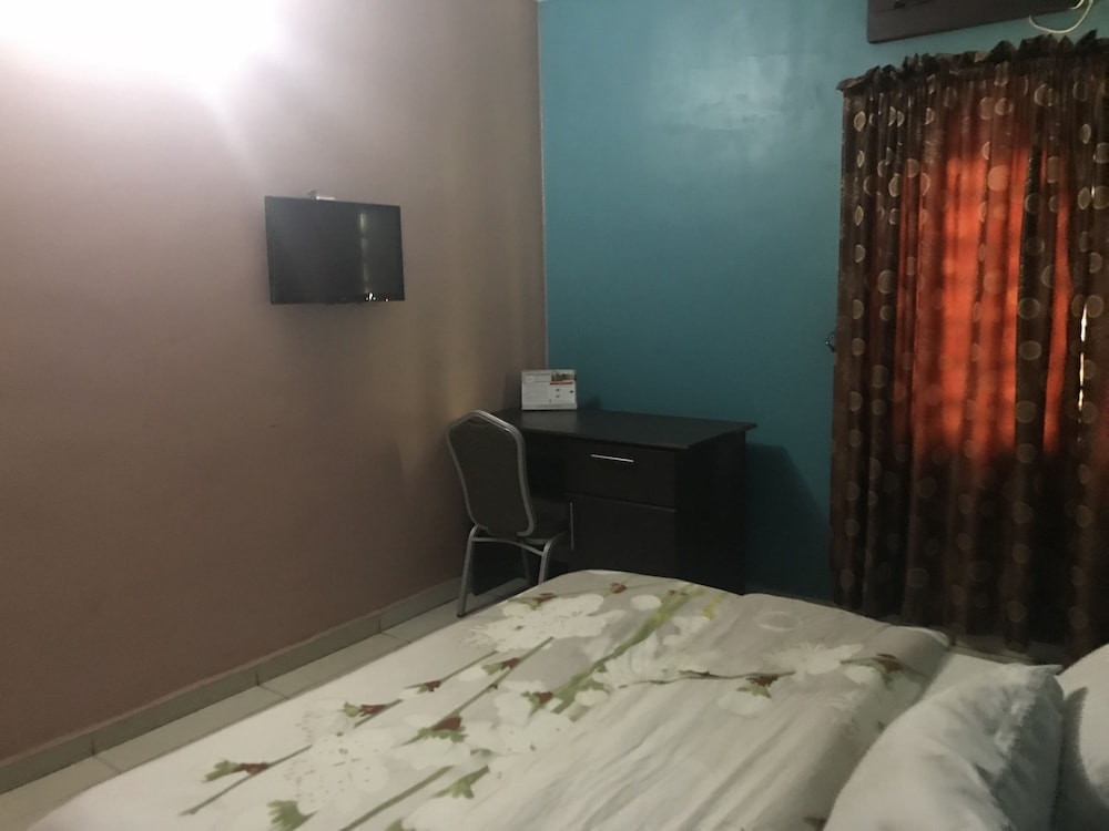 Richmond Hills Suites 11/20