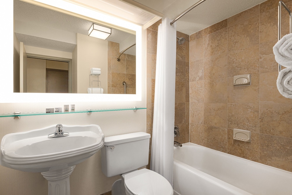 HOLIDAY INN BOSTON BUNKER HILL AREA 17/67