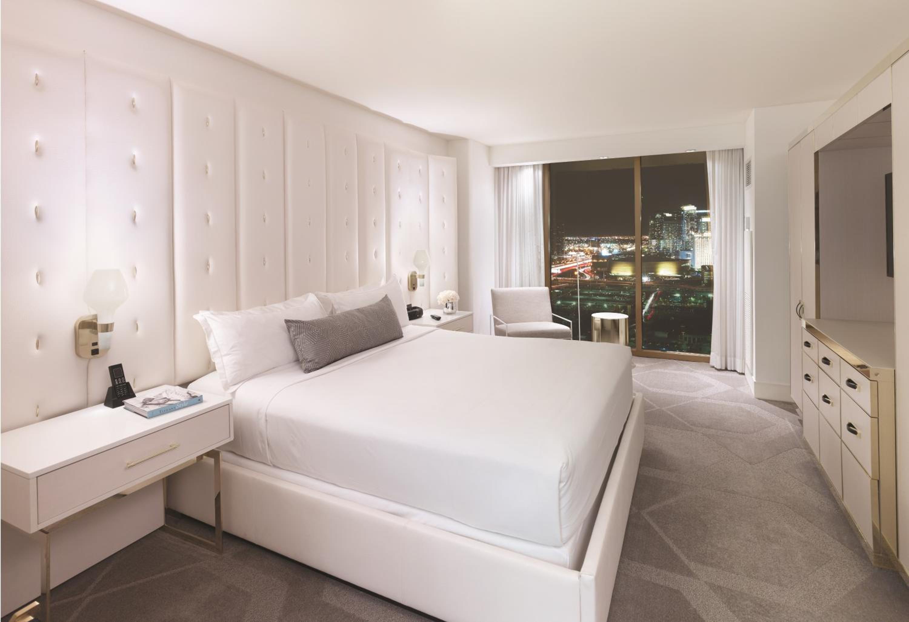 PREMIER, SUITE, KING BED