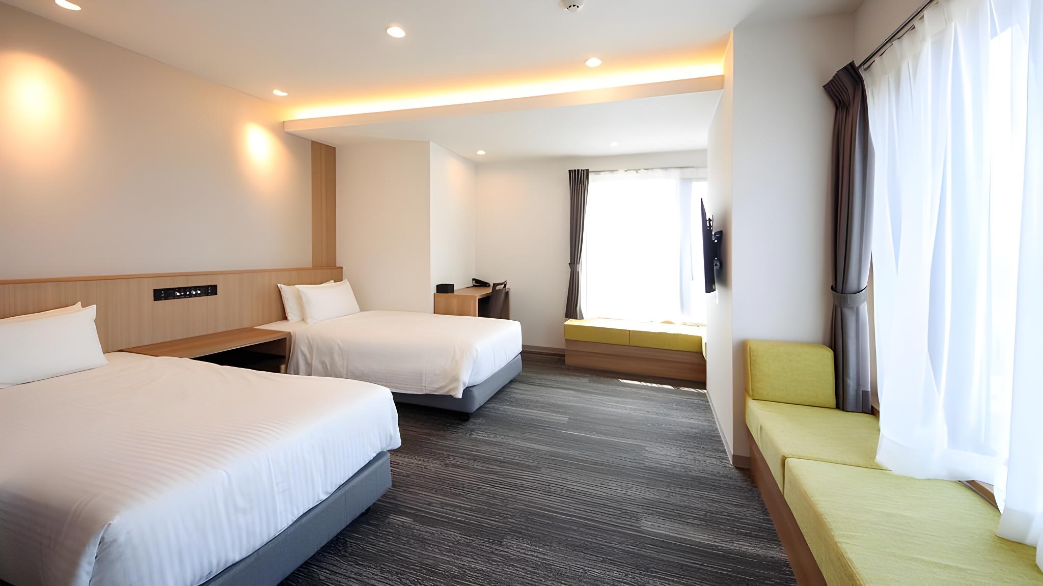 Universal, Twin Beds