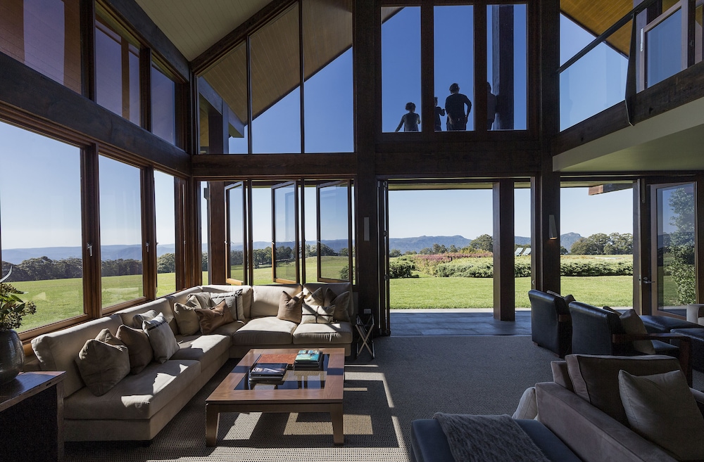 Spicers Peak Lodge 56/82