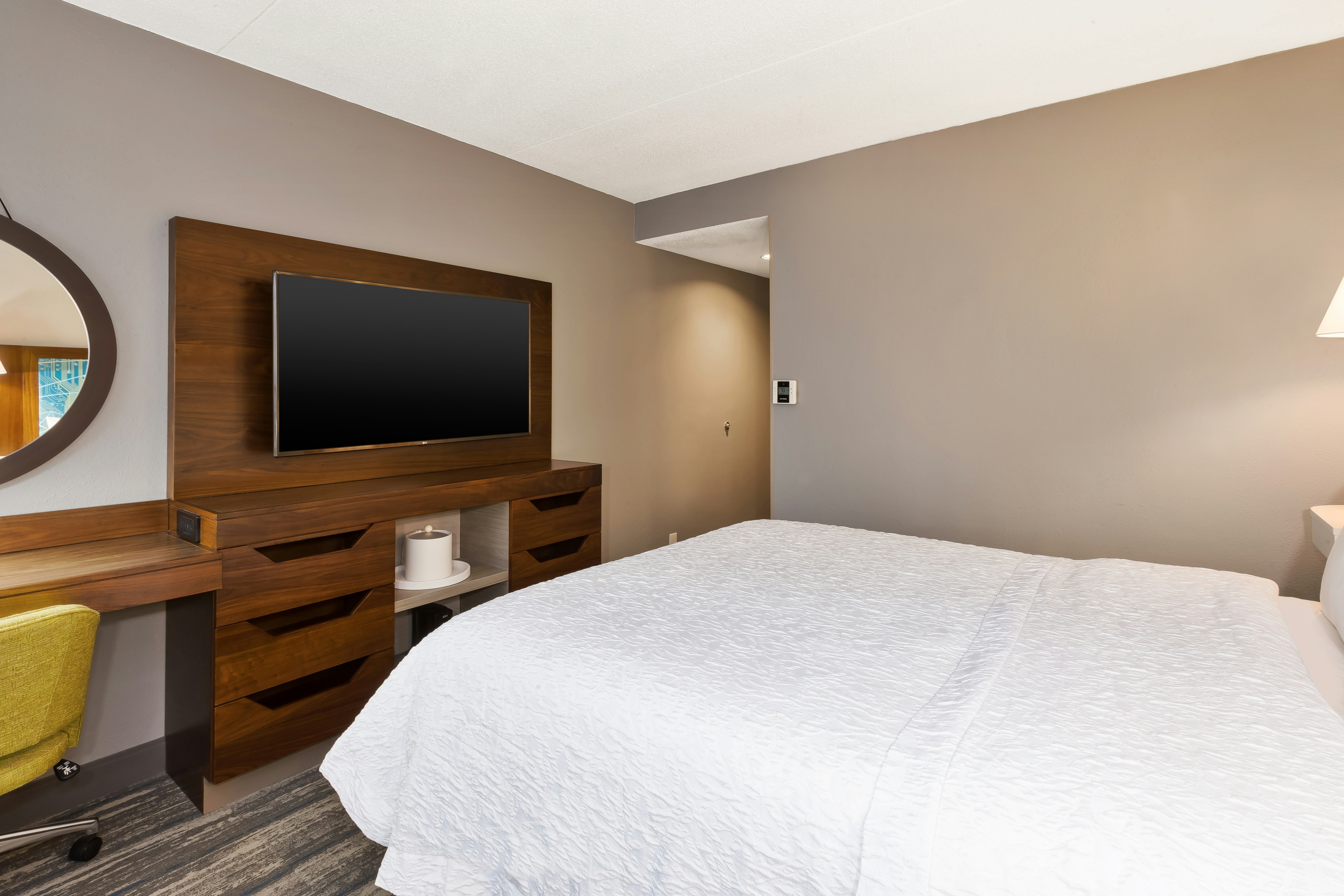 Studio, King Bed, Accessible, Hampton Inn Traverse City 5/6