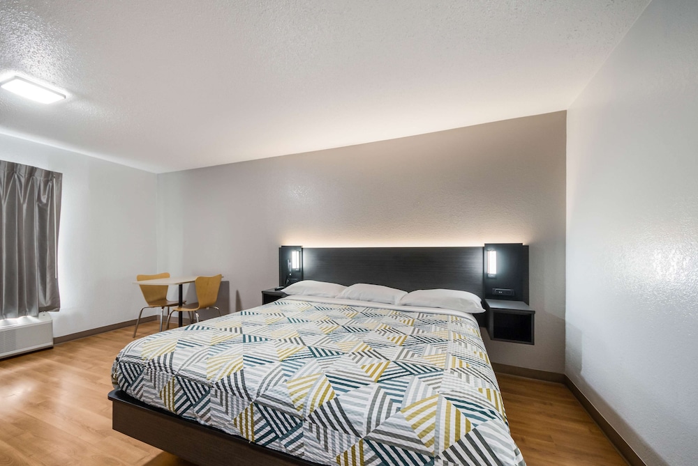 Motel6 Laredo, TX - North I-35 13/55