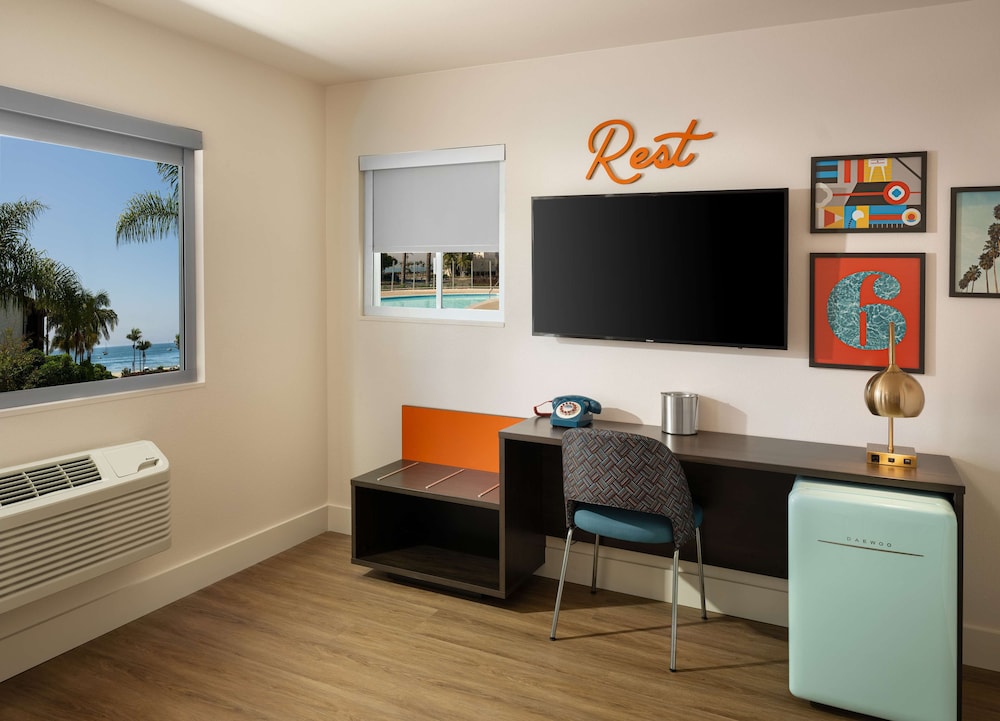 Motel6 Santa Barbara, CA - Beach 27/37
