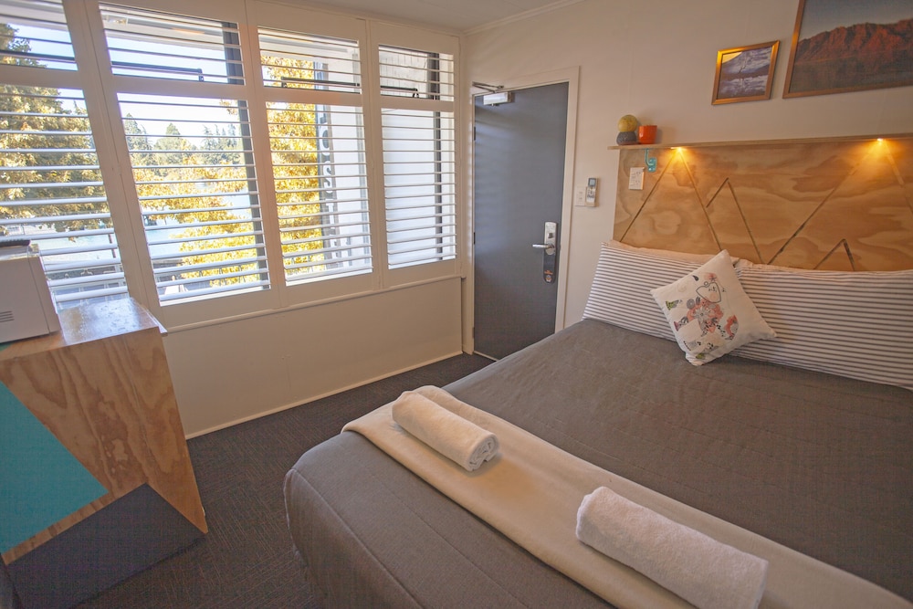 Absoloot Queenstown Backpackers 13/50