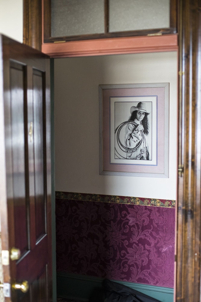 Red Garter Inn 27/50