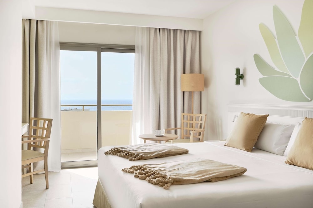 Suite, Twin Beds, Sea View, Sofa, Priority Location