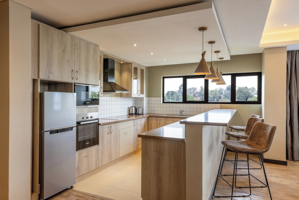 Trademark Suites at Enaki Town 42/60
