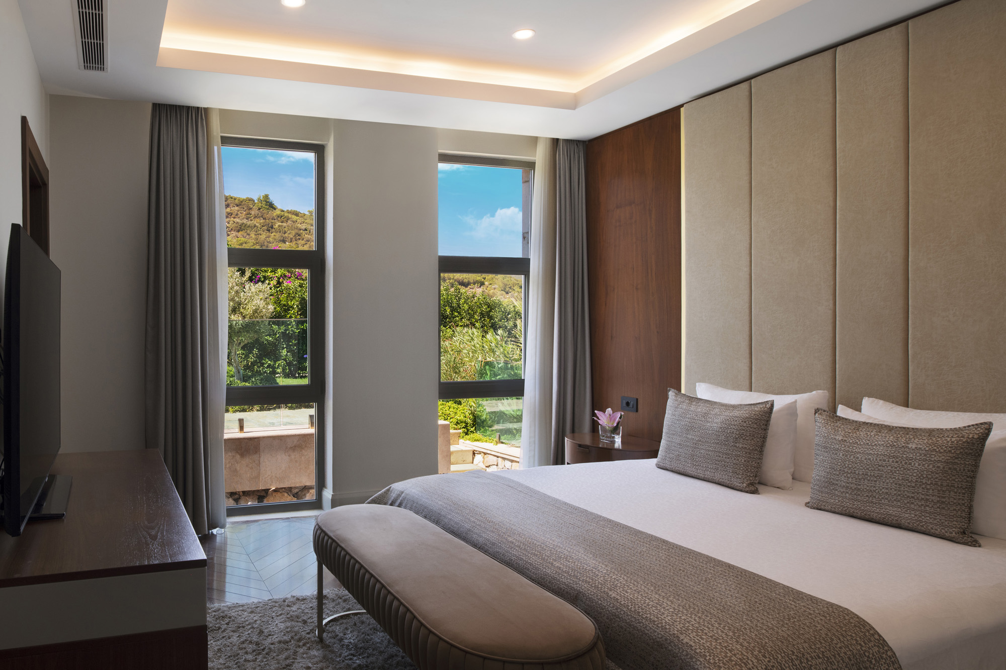 Suite, Land View