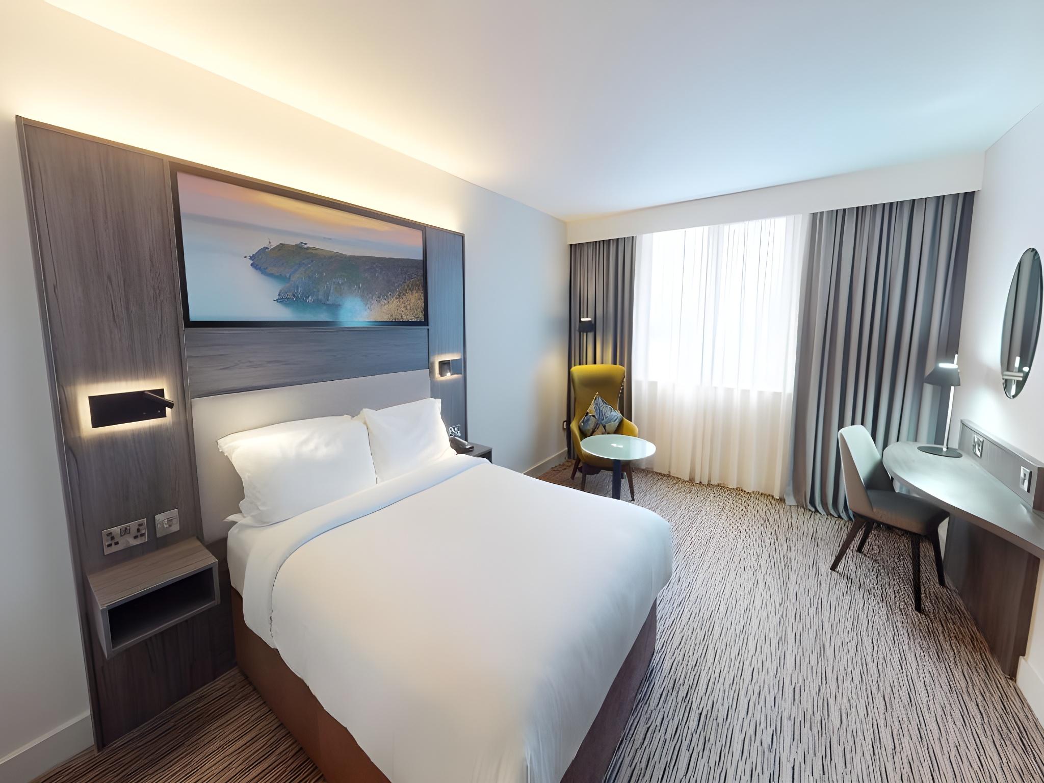 Deluxe, Triple, 2 Double Beds