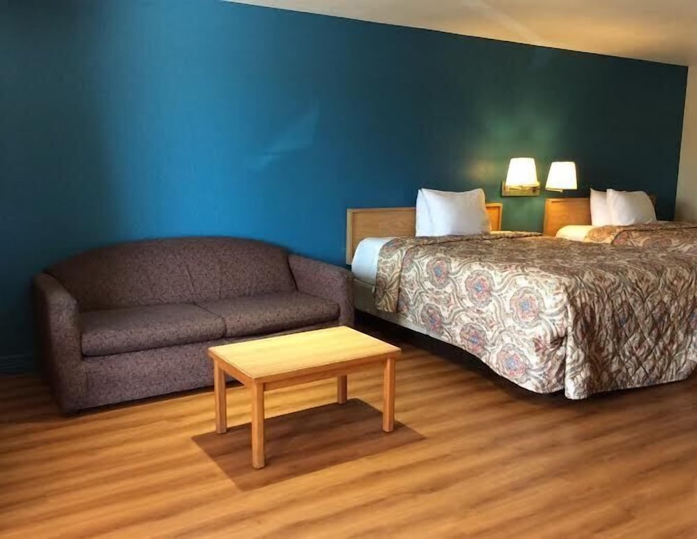 Stratford House Inn and Suites 33/51