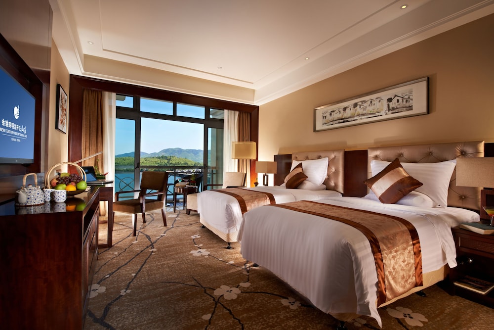 NEW CENTURY RESORT SIMING LAKE YUYAO 8/29