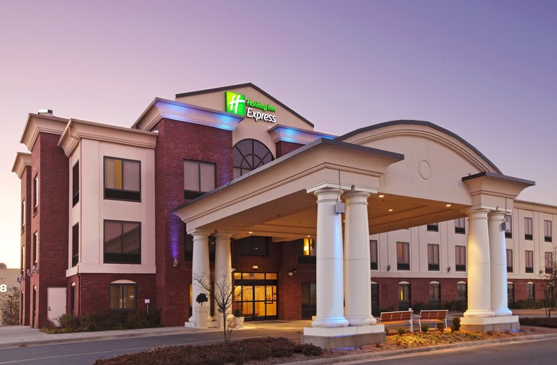 Holiday Inn Express Hotel And Suites Pine Bluff Pines Mall 4/54