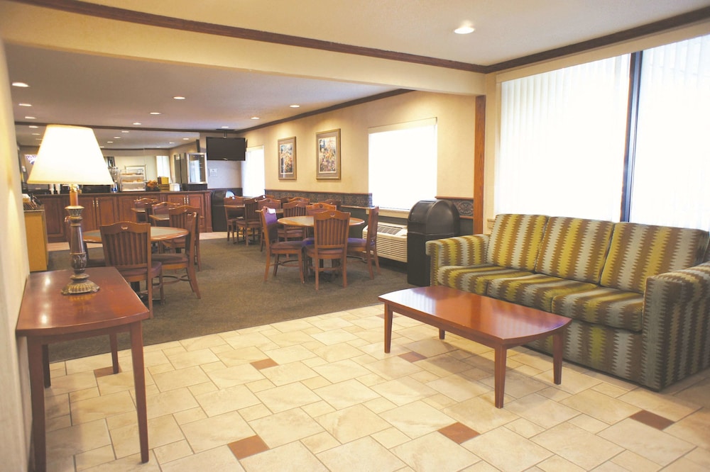 La Quinta Inn By Wyndham Indianapolis Airport Executive Drive 23/37