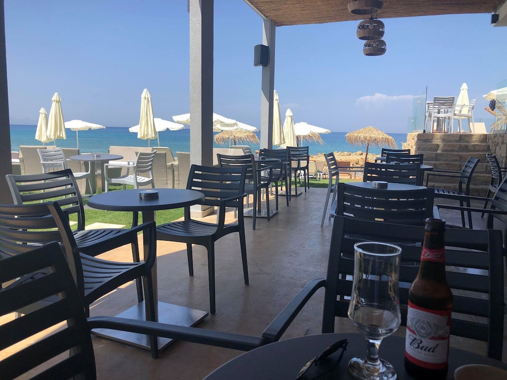 Golden Coast Resort 18/46