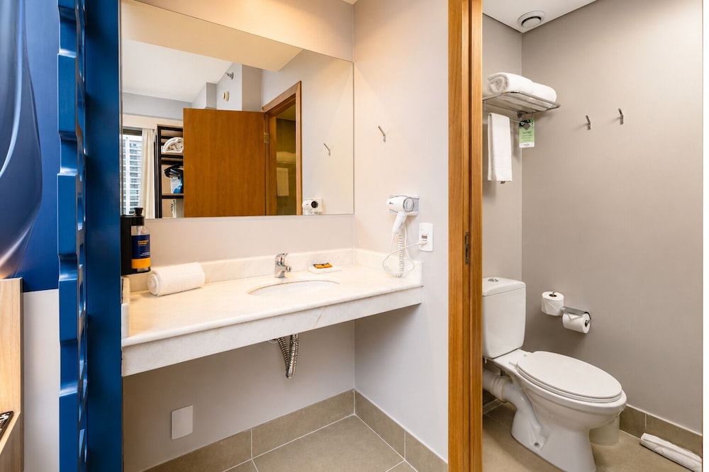 Deluxe, Queen Bed, Comfort Hotel Joinville 8/10