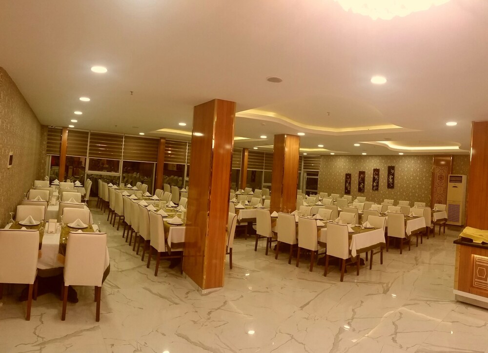 Grand Barhan Hotel 50/50