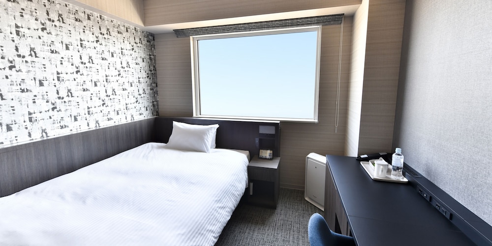 ROOM, SINGLE