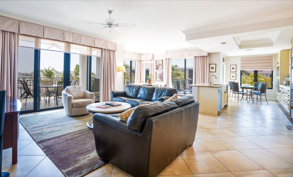 Naples Bay Resort 28/72