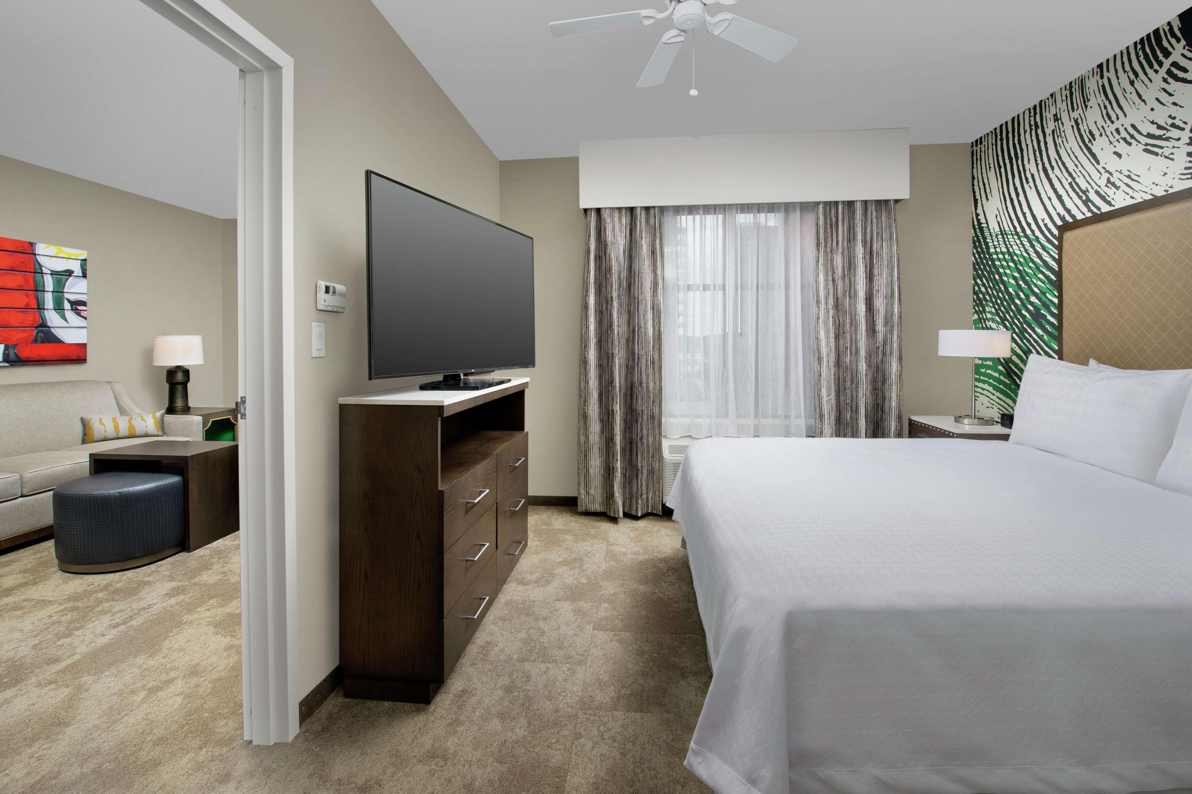 1 BEDROOM, SUITE, KING BED