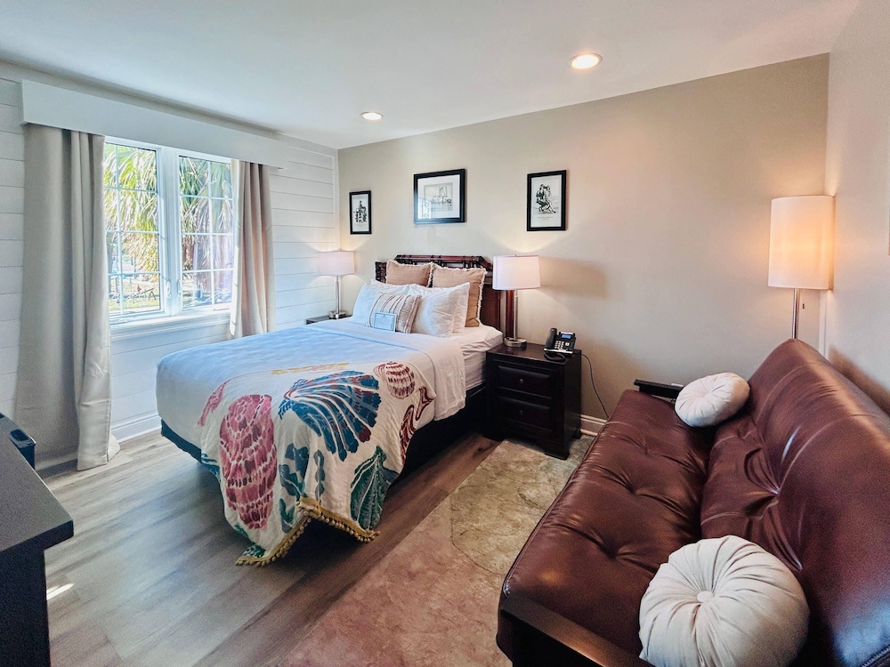 Upgrade, Suite, Queen Bed