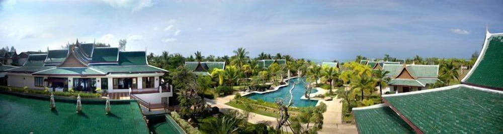 Miracle Island Resort 40/49