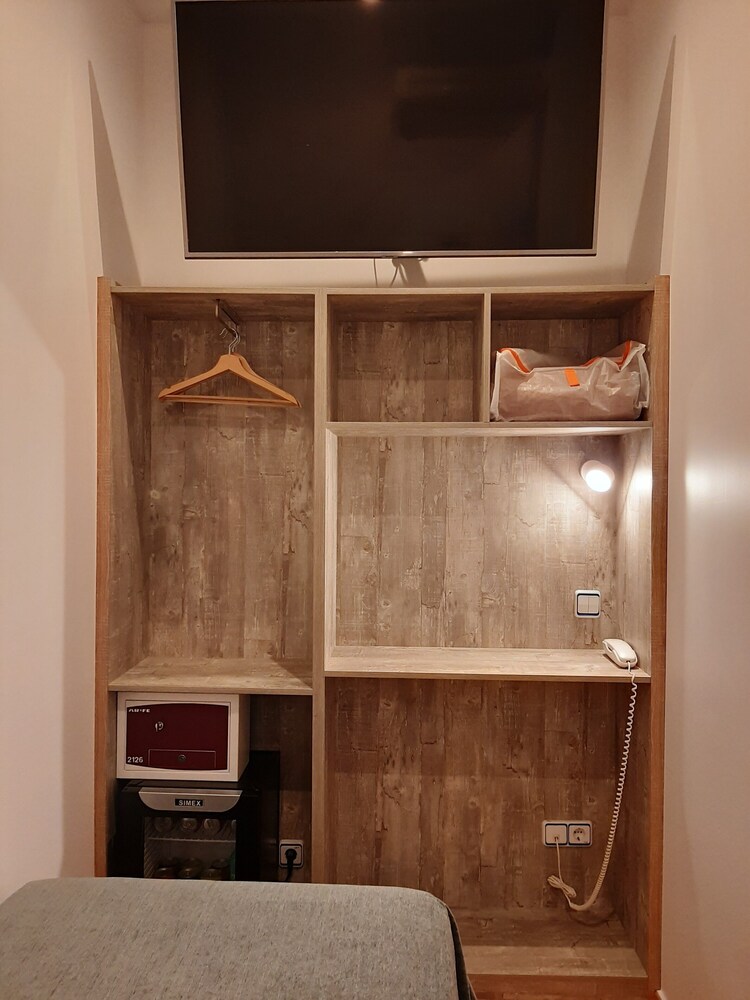 Hostal Las Fuentes 50/66