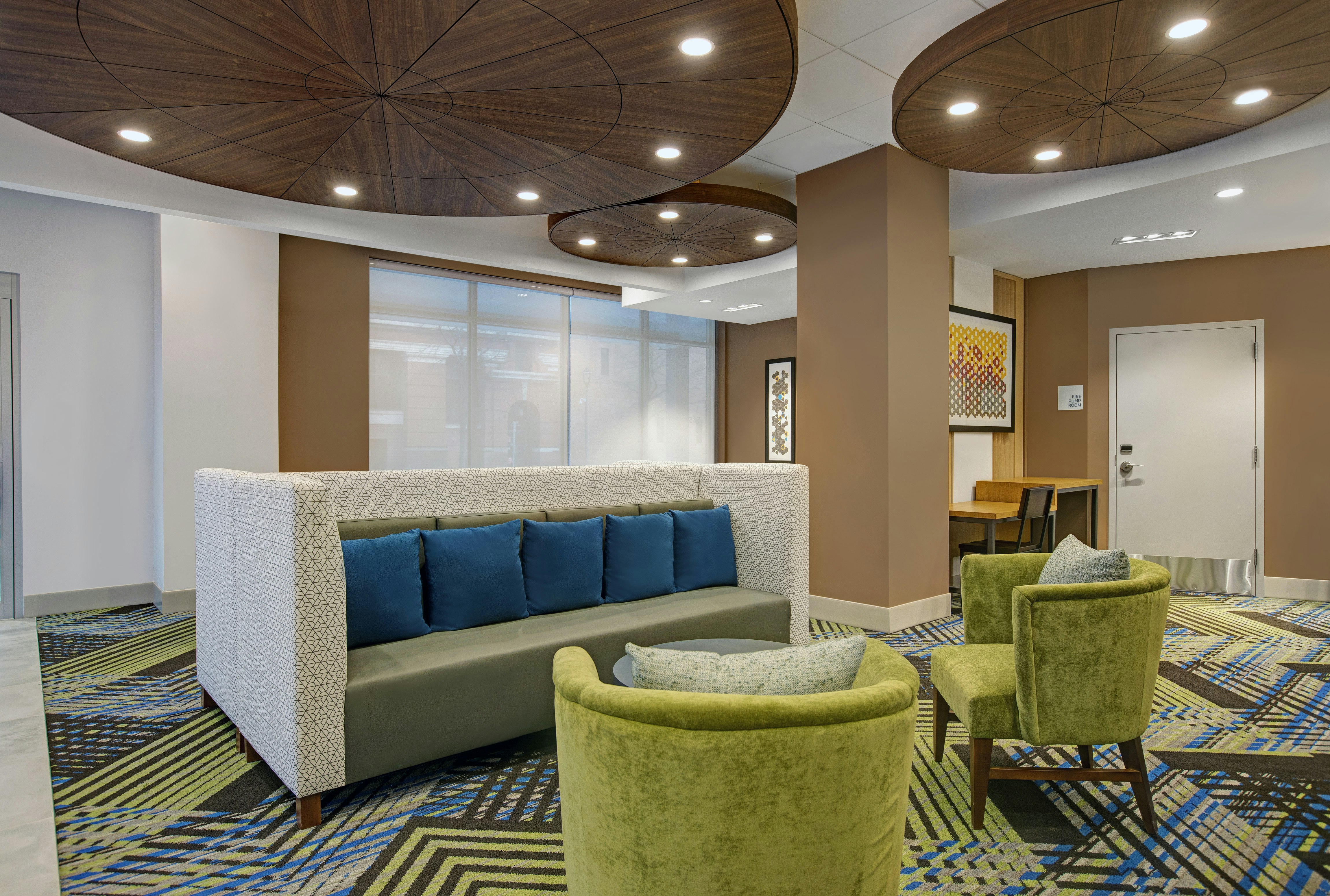 Holiday Inn Express Milwaukee Downtown 19/25