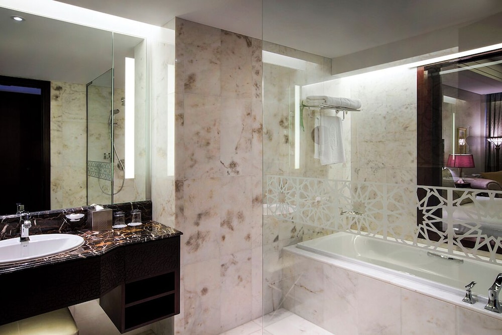 غرفة بريميير بسرير كينج، Bab Al Qasr Residence 8/8