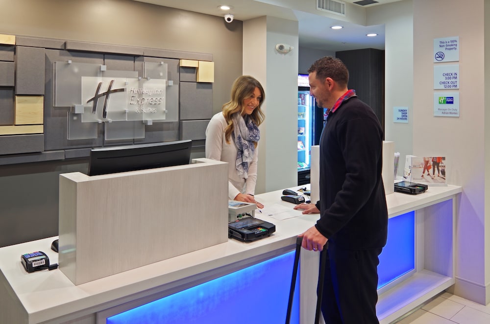 Holiday Inn Express Hotel & Suites Phoenix North Scottsdale 12/58