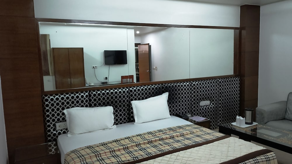 Sohi Residency 24/65