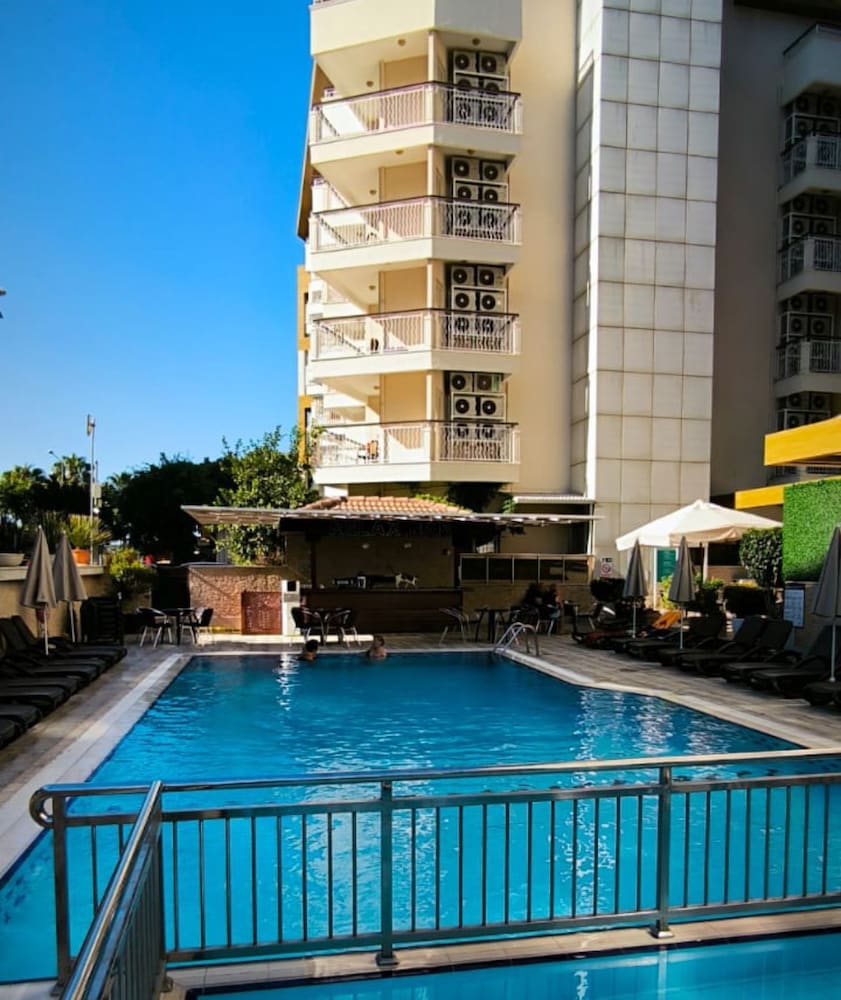 Riviera Hotel & Spa 9/55