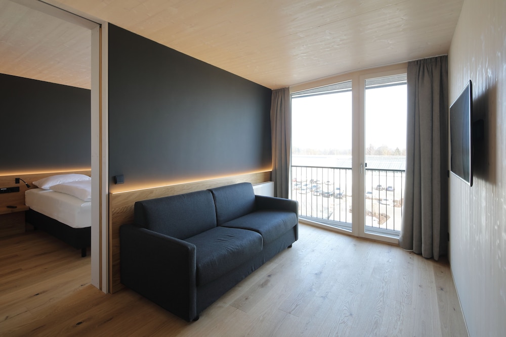 2ND Home Hotel 23/43