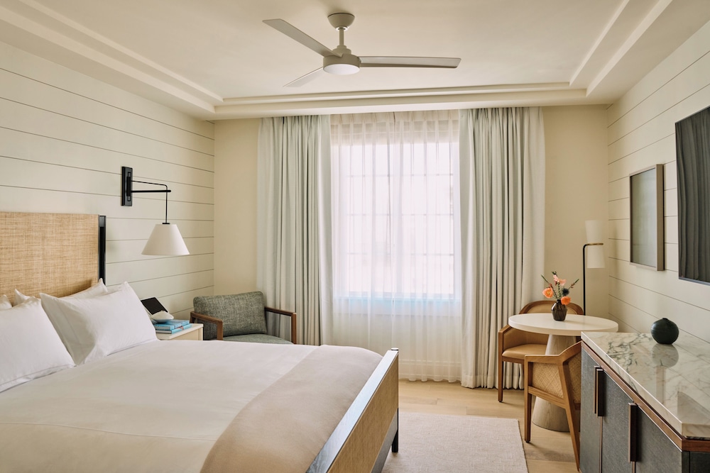 Deluxe, King Bed