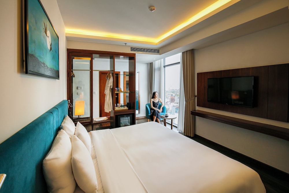 Maximilan Danang Beach Hotel 5/48