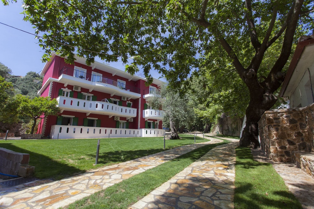 Oasis Apartments 6/50