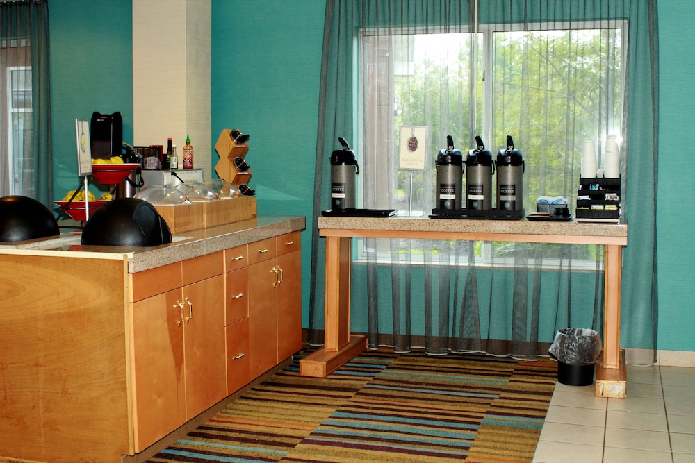 Fairfield Inn Suites Fairmont 4/19