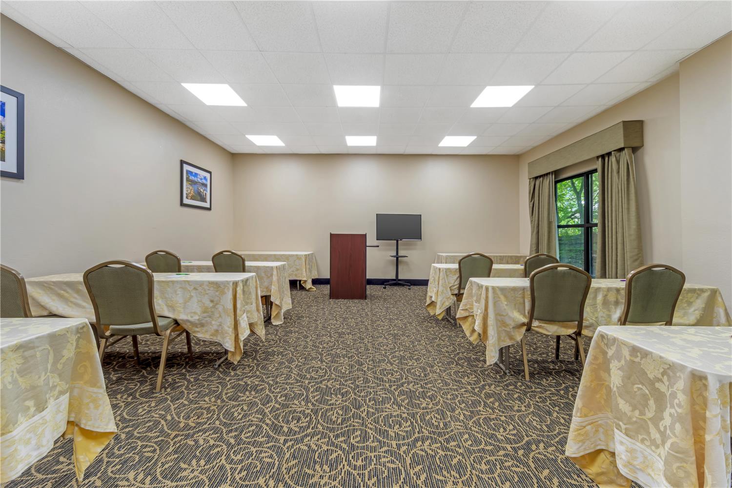 Wingate by Wyndham North East 27/29