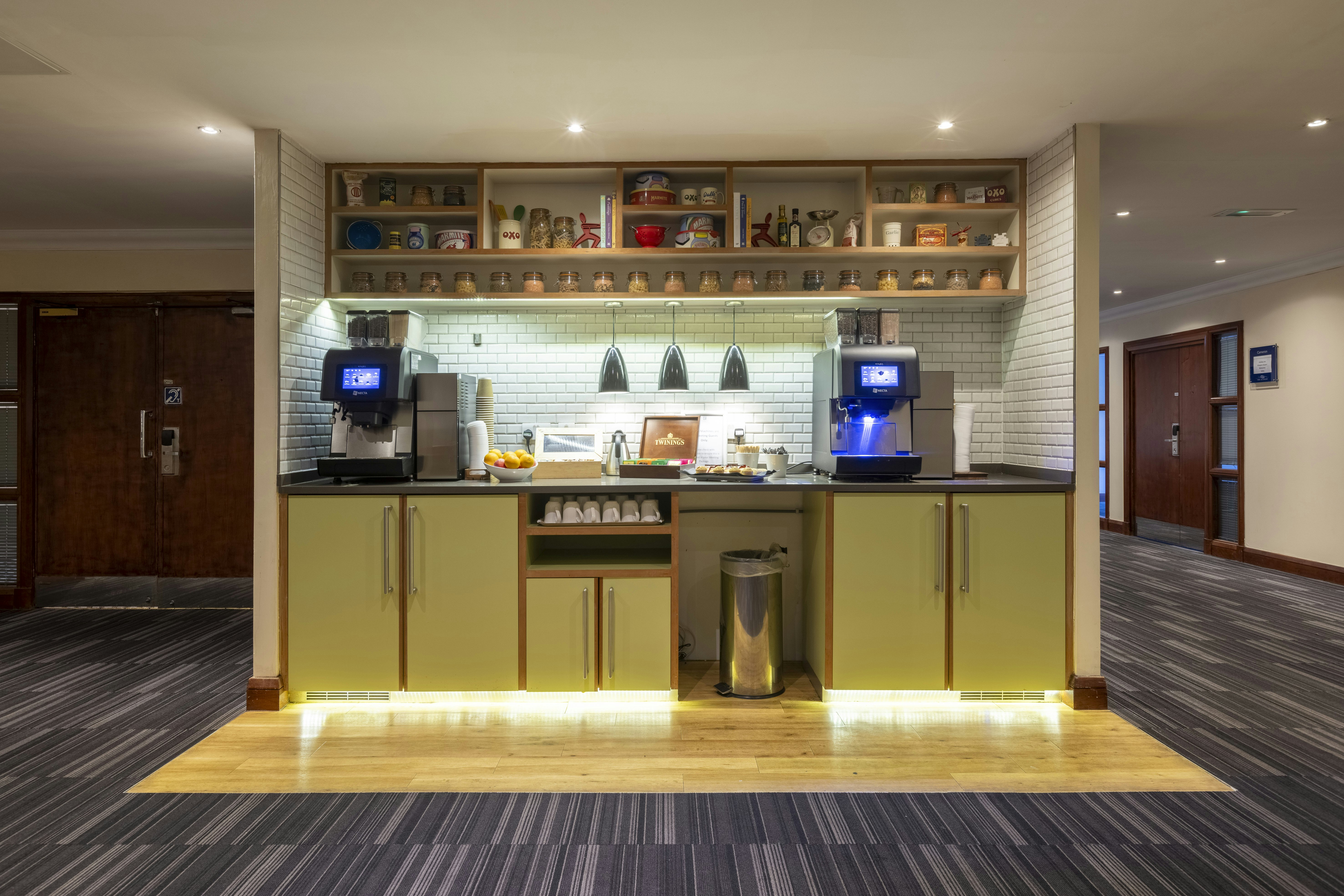 HOLIDAY INN GLASGOW AIRPORT 16/80