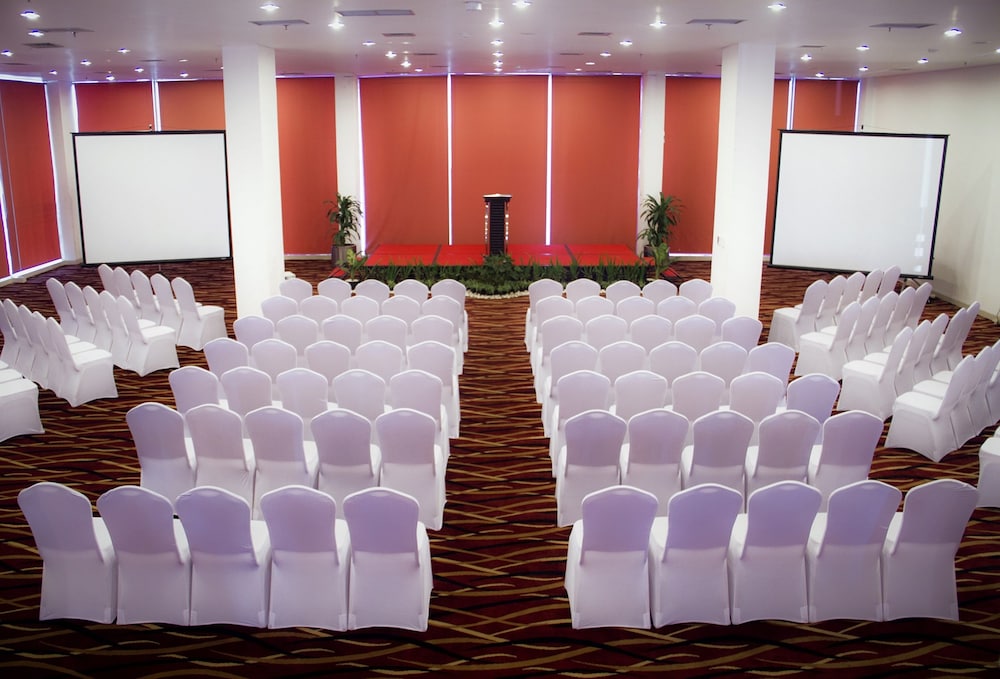 Fame Hotel Gading Serpong 48/51