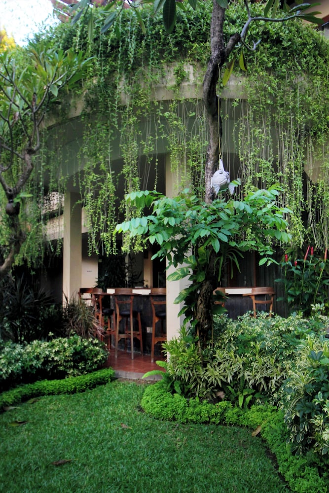 Parigata Resort Spa 68/71