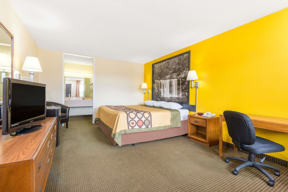 Super 8 by Wyndham Williamsburg 13/22