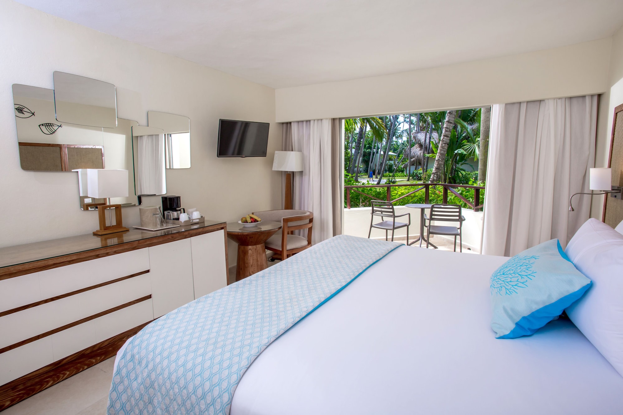 ROOM, TROPICAL VIEW