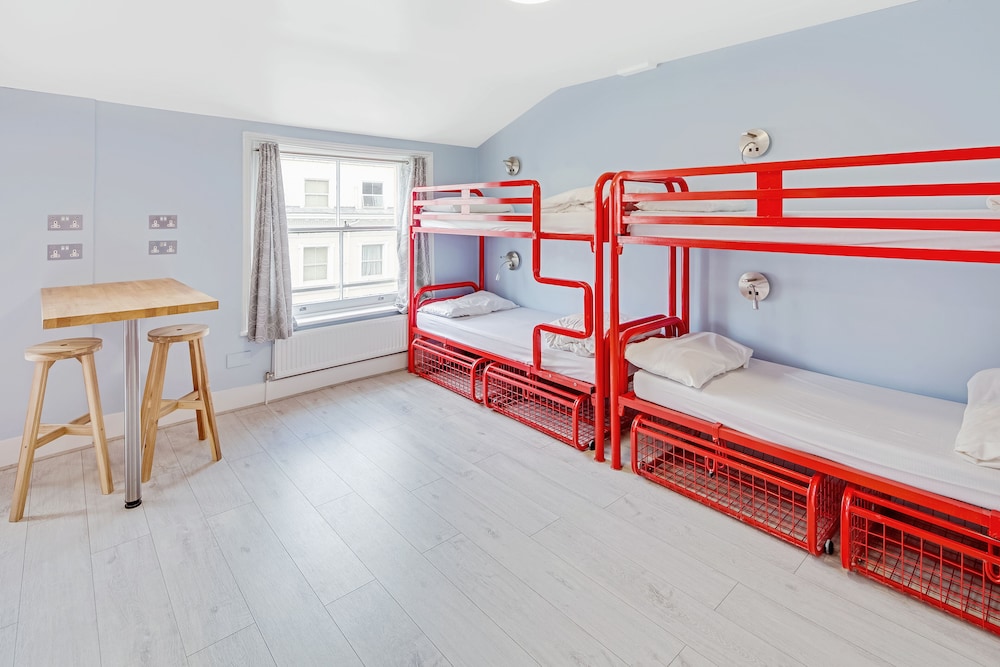 FEMALE DORM, 8 BEDS