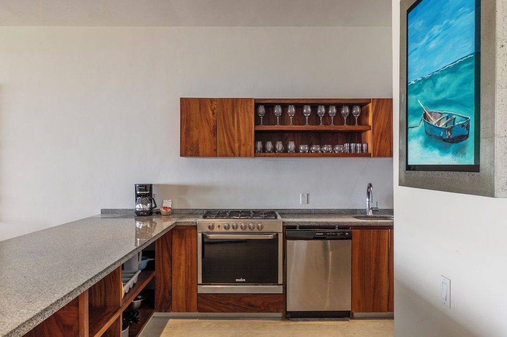 Marea Beachfront Villas 39/50