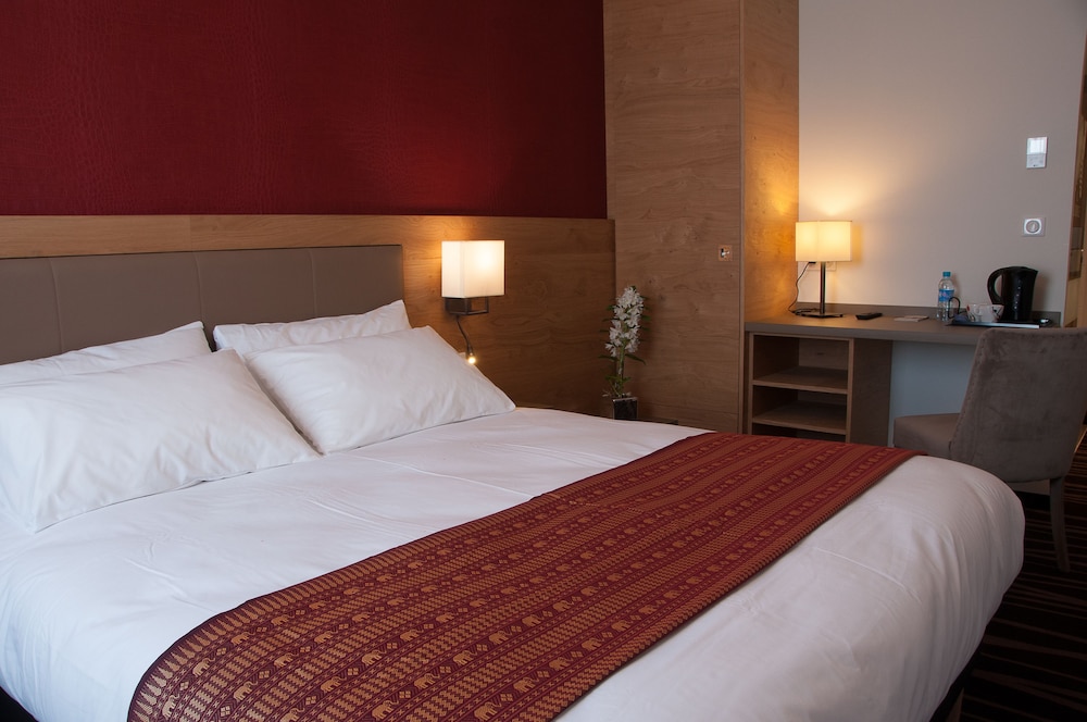 Brit Hotel Lodge 6/50